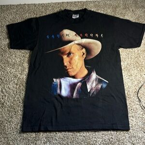 Never worn, Vintage 1997 Garth Brooks Fresh Horses Concert Tee- Size Medium